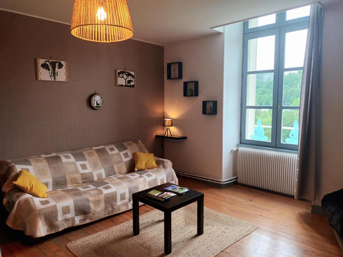 Appartement Chaleureux De 82M2 Proche De Vulcania Pontaumur エクステリア 写真