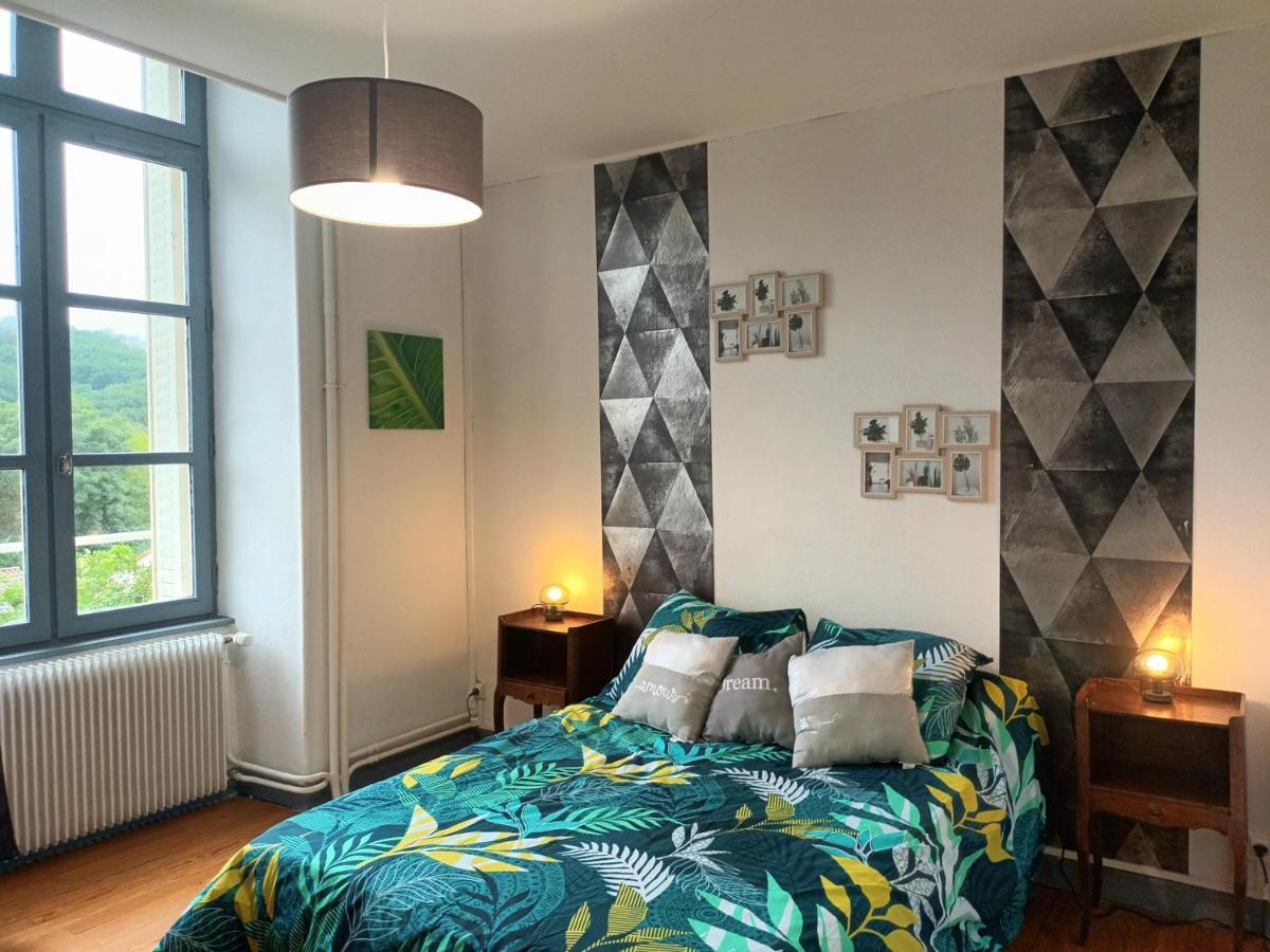Appartement Chaleureux De 82M2 Proche De Vulcania Pontaumur エクステリア 写真