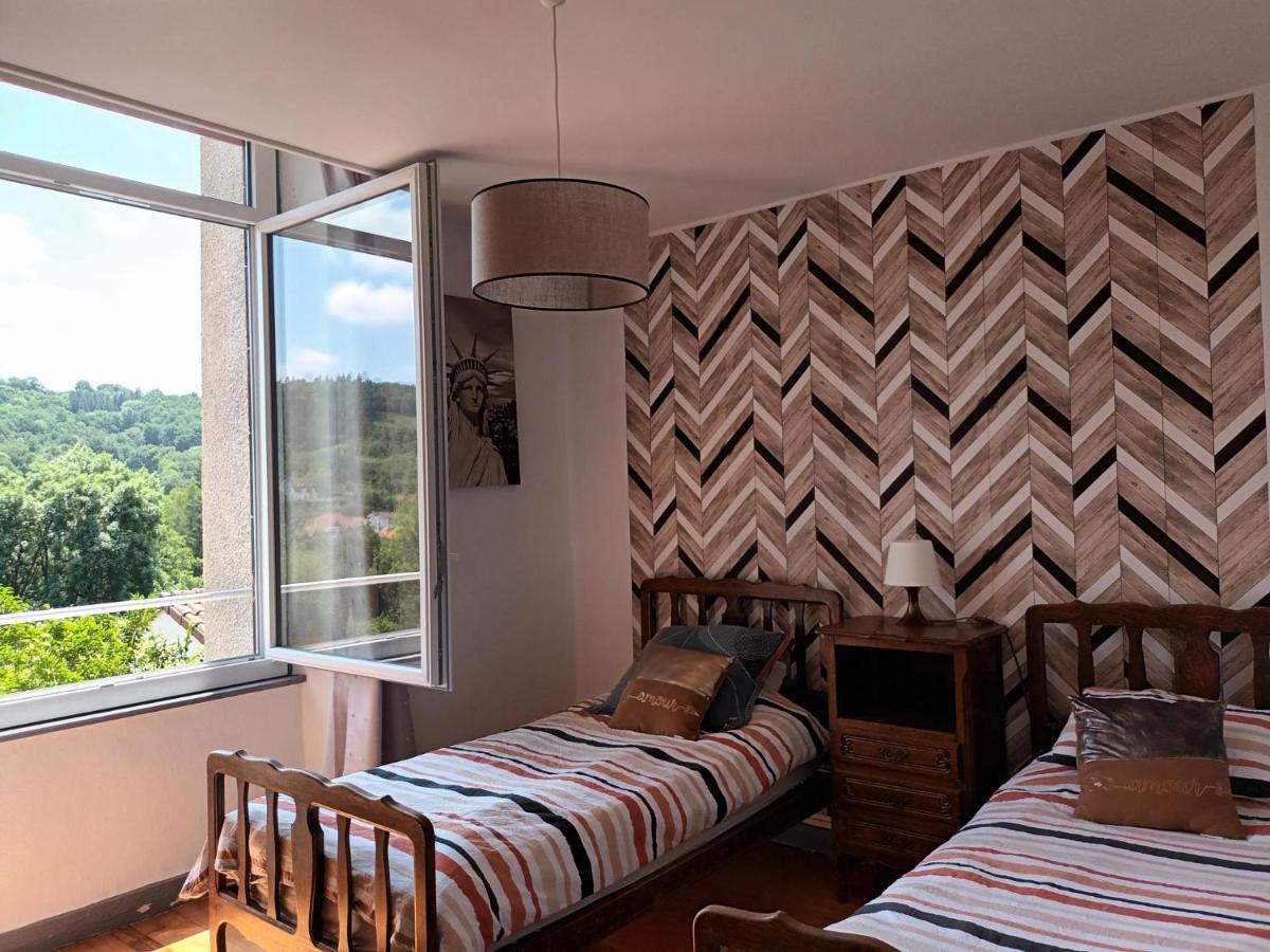 Appartement Chaleureux De 82M2 Proche De Vulcania Pontaumur エクステリア 写真